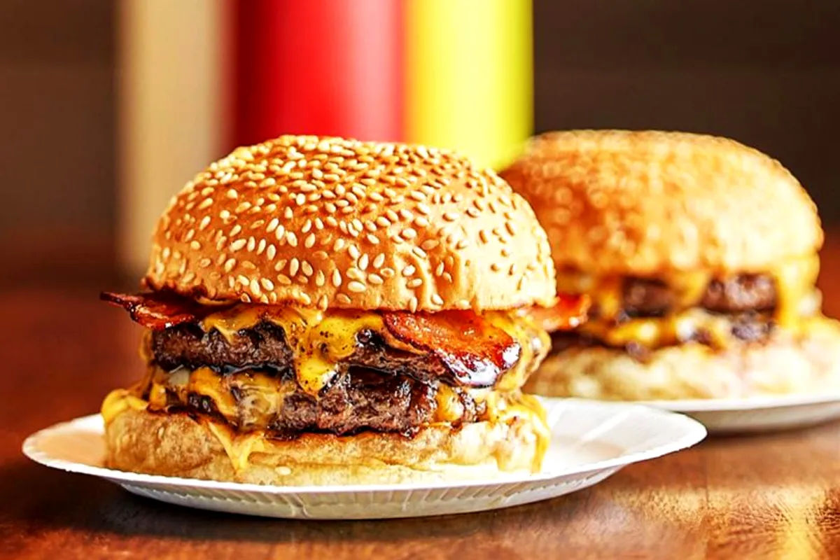 Which restaurant serves the world’s best burger in 2025? Price and details inside