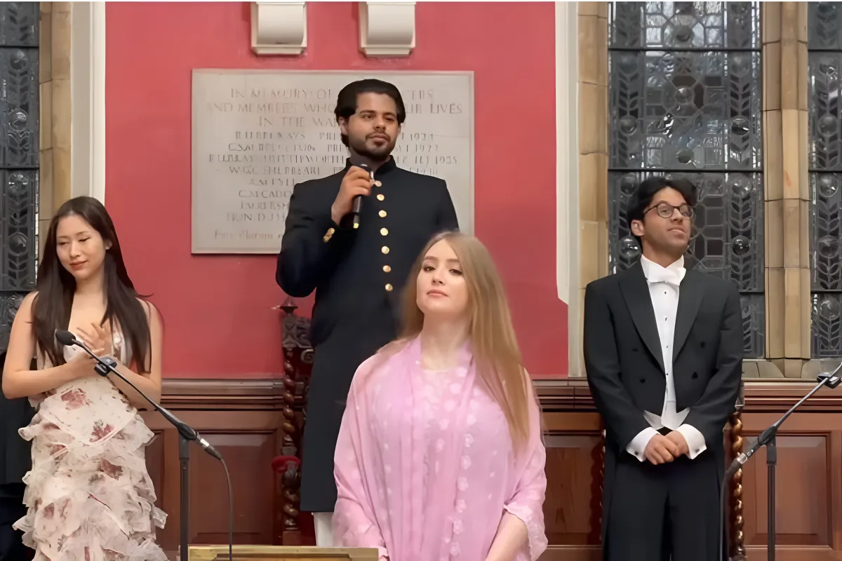 Pakistani Students Win Pakistan-India Debate at Oxford University with Two-Third Majority