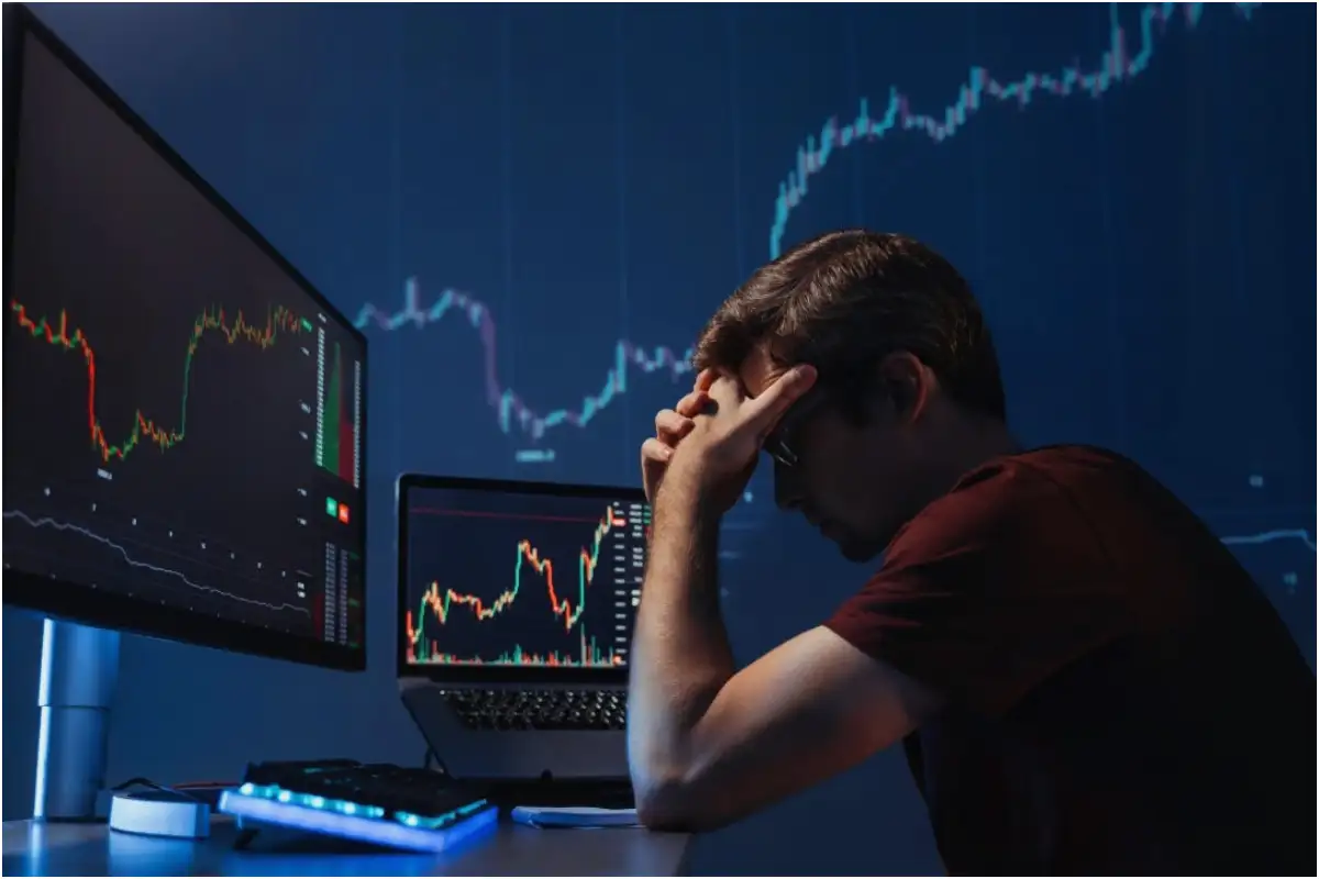 Crypto Investors in “Extreme Fear” as Bitcoin Dips Below $106K
