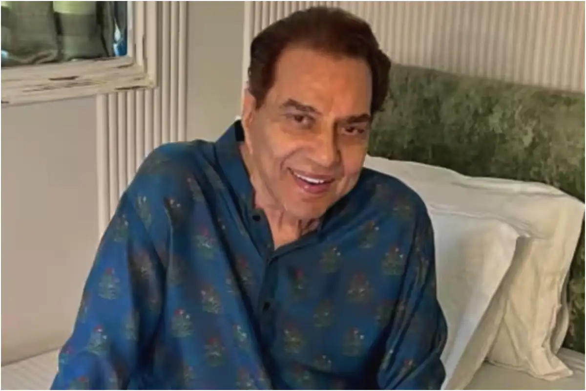 Dharmendra discharged from hospital, family moves him home for care