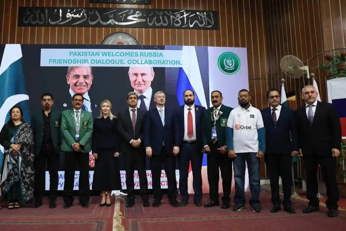 Russian Delegation Visits Model College in Islamabad, Promotes Education