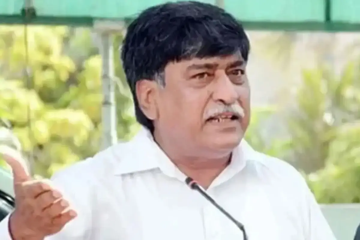 Karachi Anti Terrorism Court Acquits MQM Chairman Afaq Ahmed in Dumper Arson Case