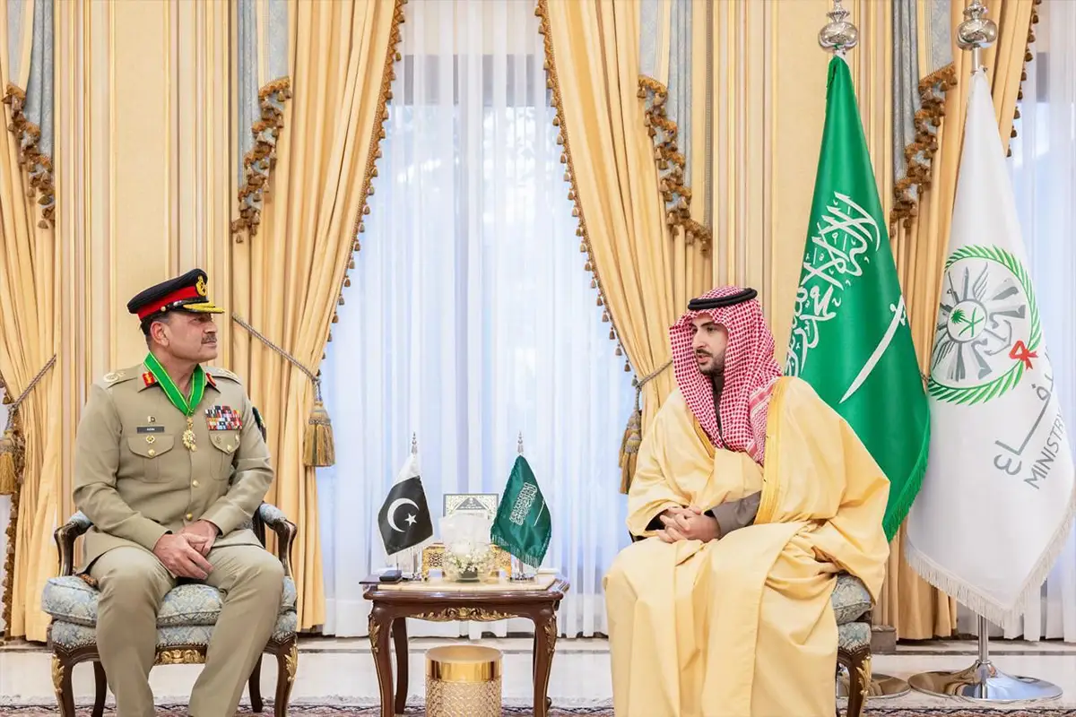 CDF Field Marshal Asim Munir Awarded King Abdulaziz Medal by Saudi Arabia