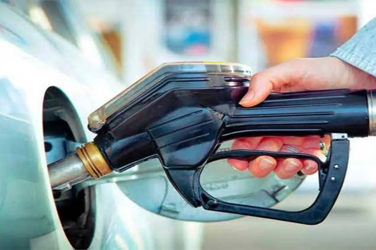 Fuel Prices Likely to Drop in Pakistan After Global Oil Price Decline