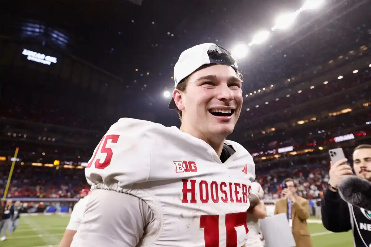 Who is Elsa Mendoza? Meet Fernando Mendoza’s mom