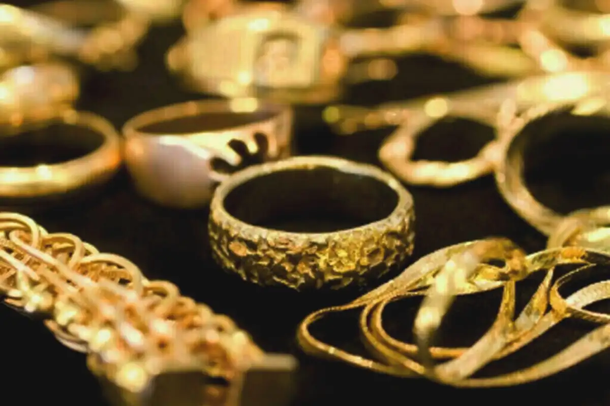 Gold Price Drops Sharply PKR 10700 Per Tola