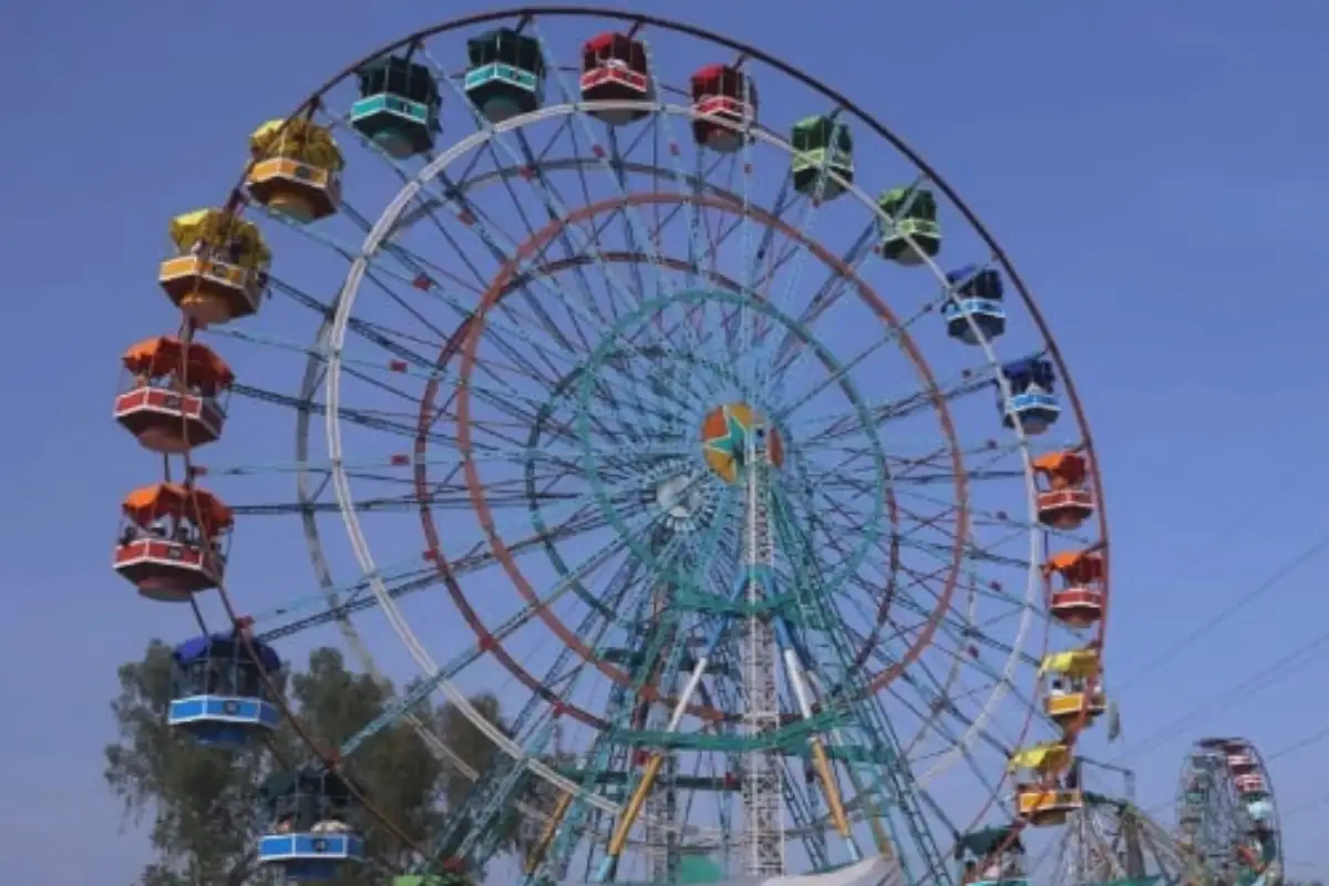 Three Children Injured as Ferris Wheel Collapses in Sialkot