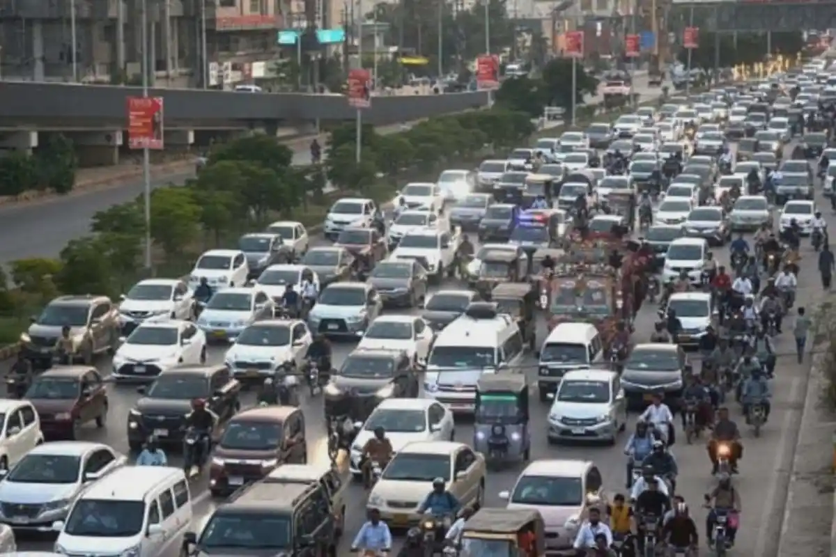 Good News for Motorcycle Riders, 1000cc Car Owners in Karachi on Traffic Fines