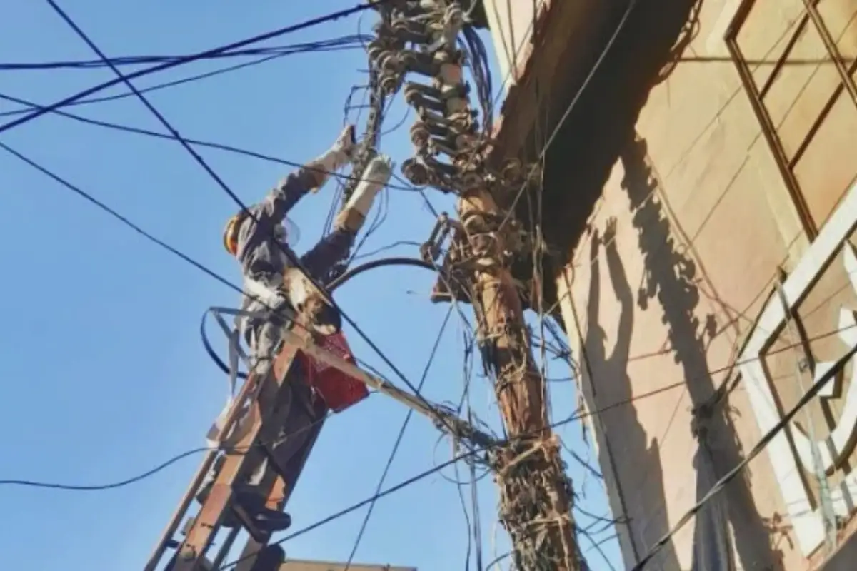 K-Electric Intensifies Anti-Theft Operations, Removes 200kg of Illegal Wiring