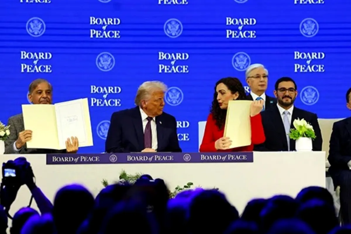 PM Shehbaz & other world leaders sign Trump’s ‘Board of Peace’ for Gaza in Davos