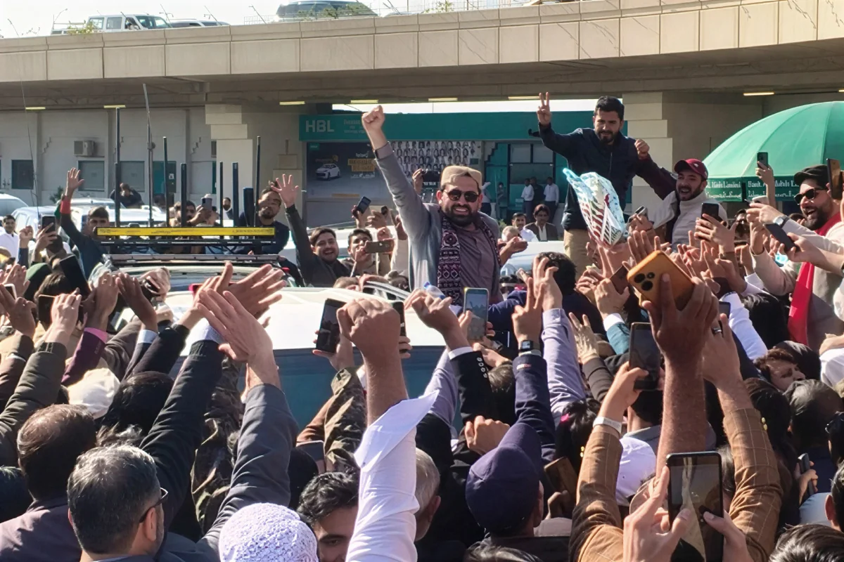 KP CM Kicks Off Sindh Visit, Plans Public Rally at Mazar-e-Quaid