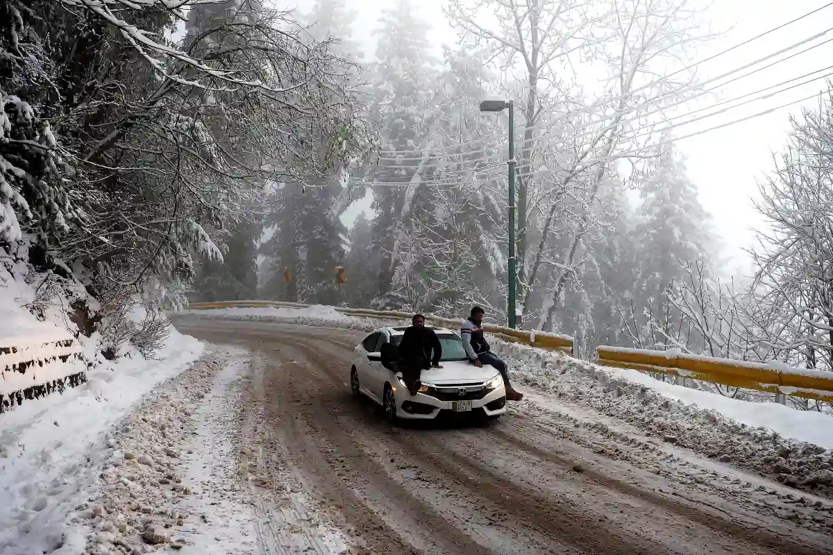 Murree Expressway N75 shut for all vehicles due to heavy snowfall
