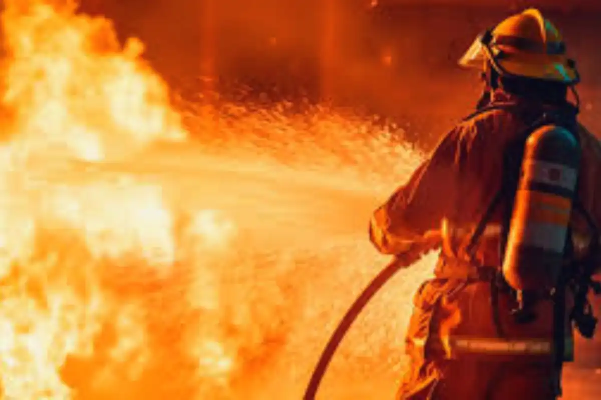 Karachi; Fire Erupts at Cardboard Factory of Nazimabad No. 4