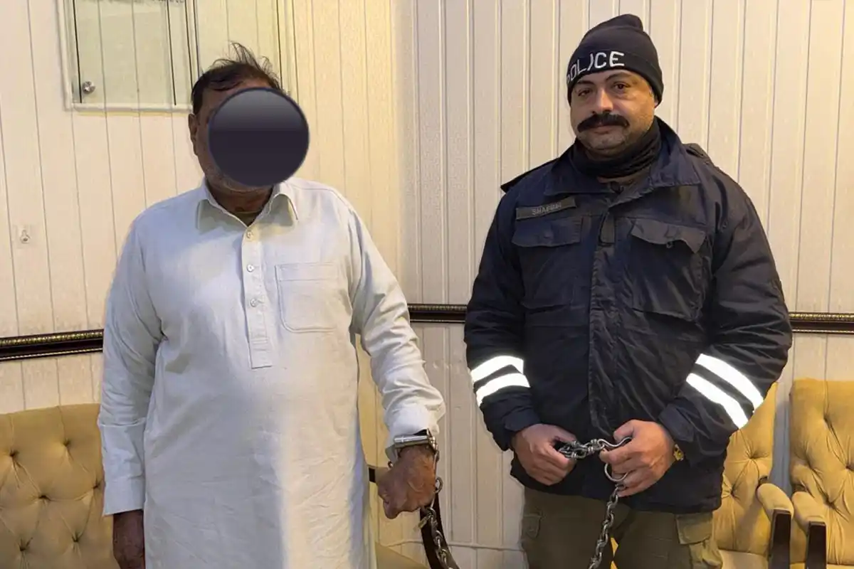 Policeman Abdul Rehman Arrested and Dismissed in Lahore for Taking Bribe