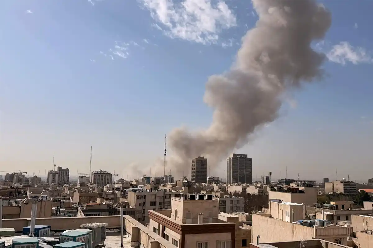 Iranian Retaliatory Missiles Strike US Bases Across Gulf Region