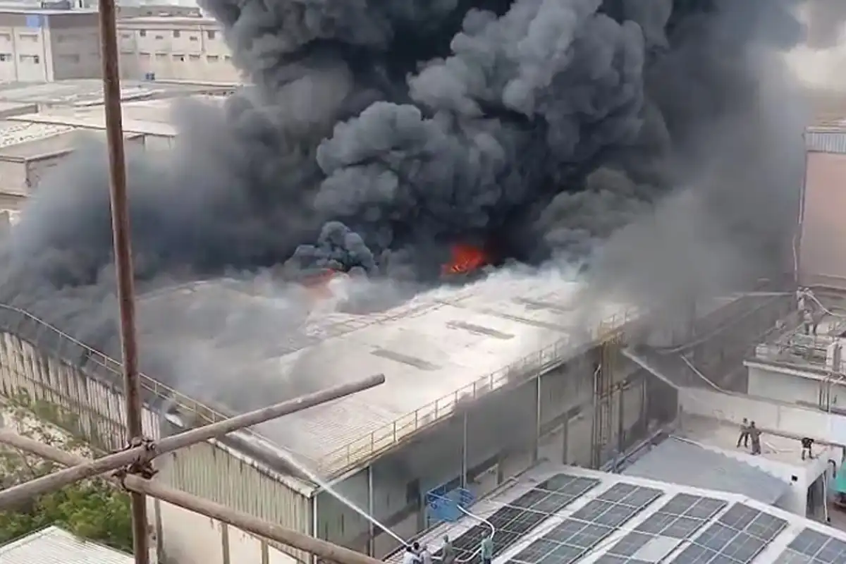 Fire Breaks Out at Chemical Factory in Karachi’s SITE Area