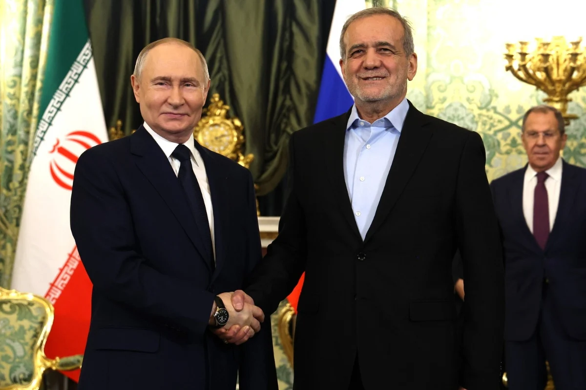 Financial Times: Iran, Russia Sign Secret €500M Missile Deal