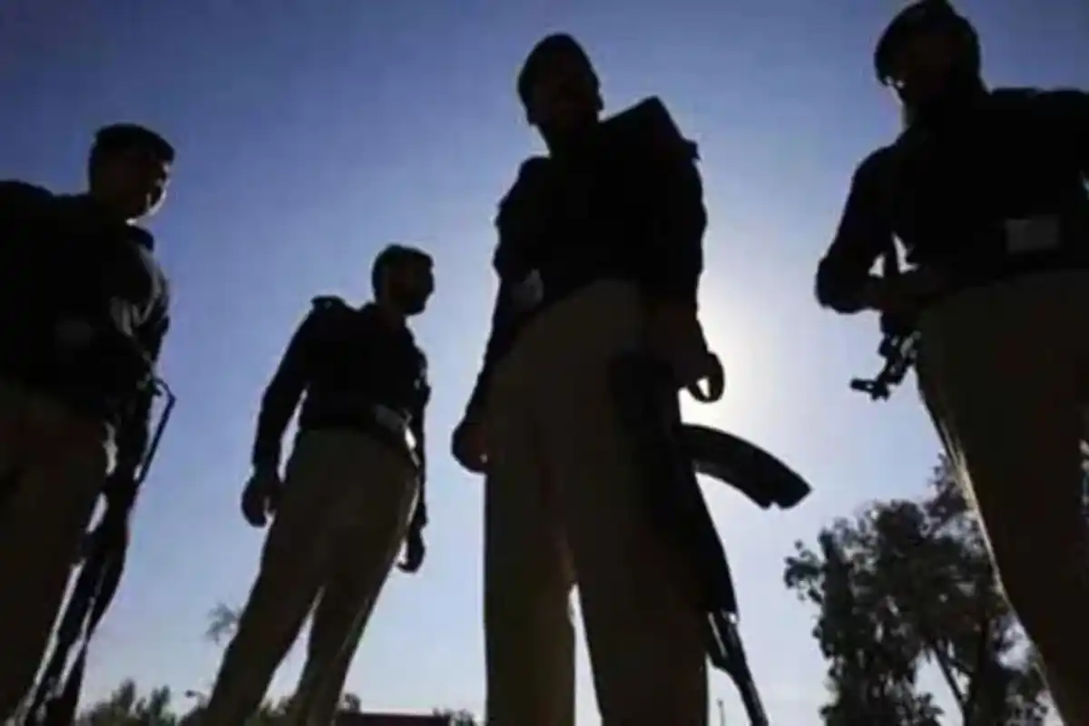Sindh Police Intensifies Operation “Nijat Meharaan” as Notorious Dacoits Surrender in Ghotki Kacha Region