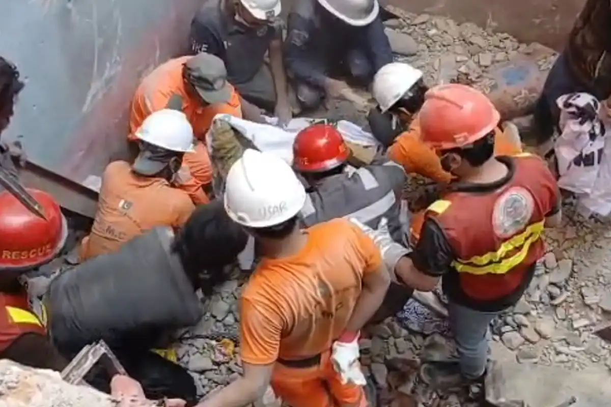 Death Toll Rises to 16 in Soldier Bazaar Blast as Debris Removal Begins in Karachi