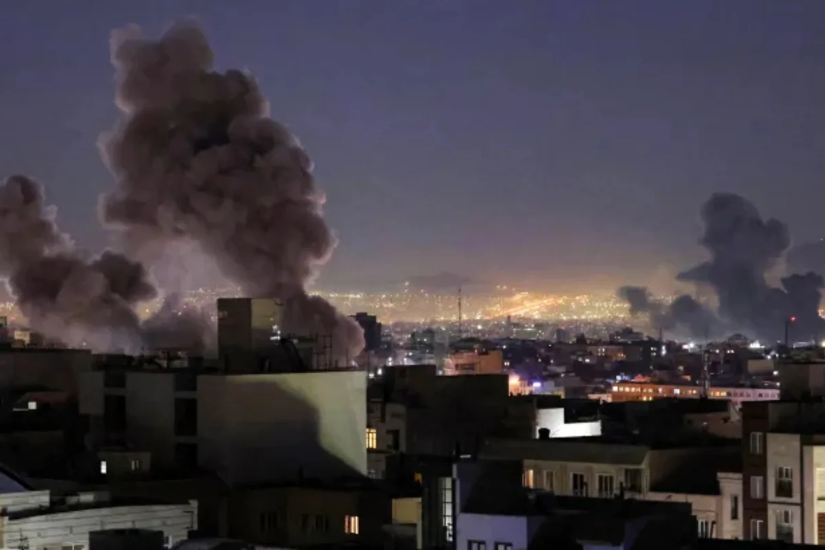Heavy Explosions Rock Tehran After US-Israel Airstrikes