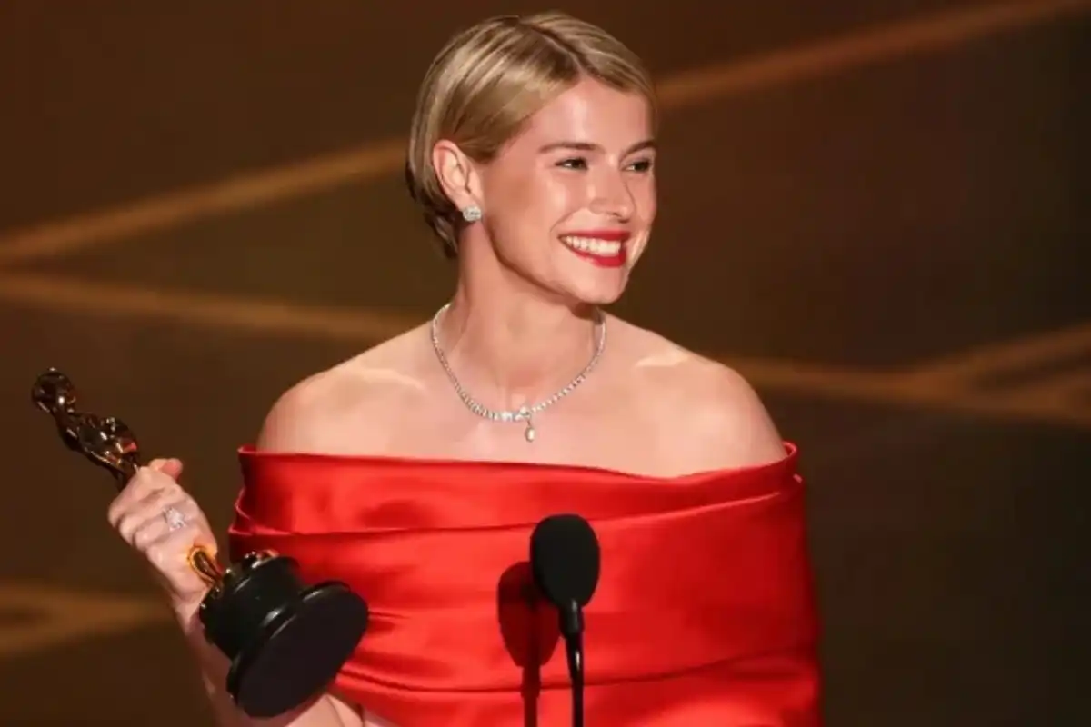 Jessie Buckley wins Oscar for Best Actress dedicates to all Mothers