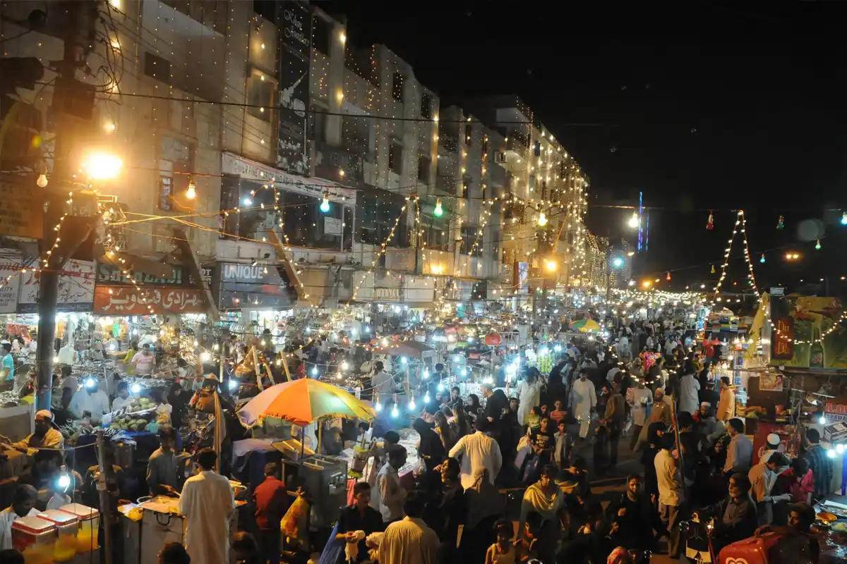 Karachi Police Launch Traffic Plan Ahead of Eid Shopping Rush