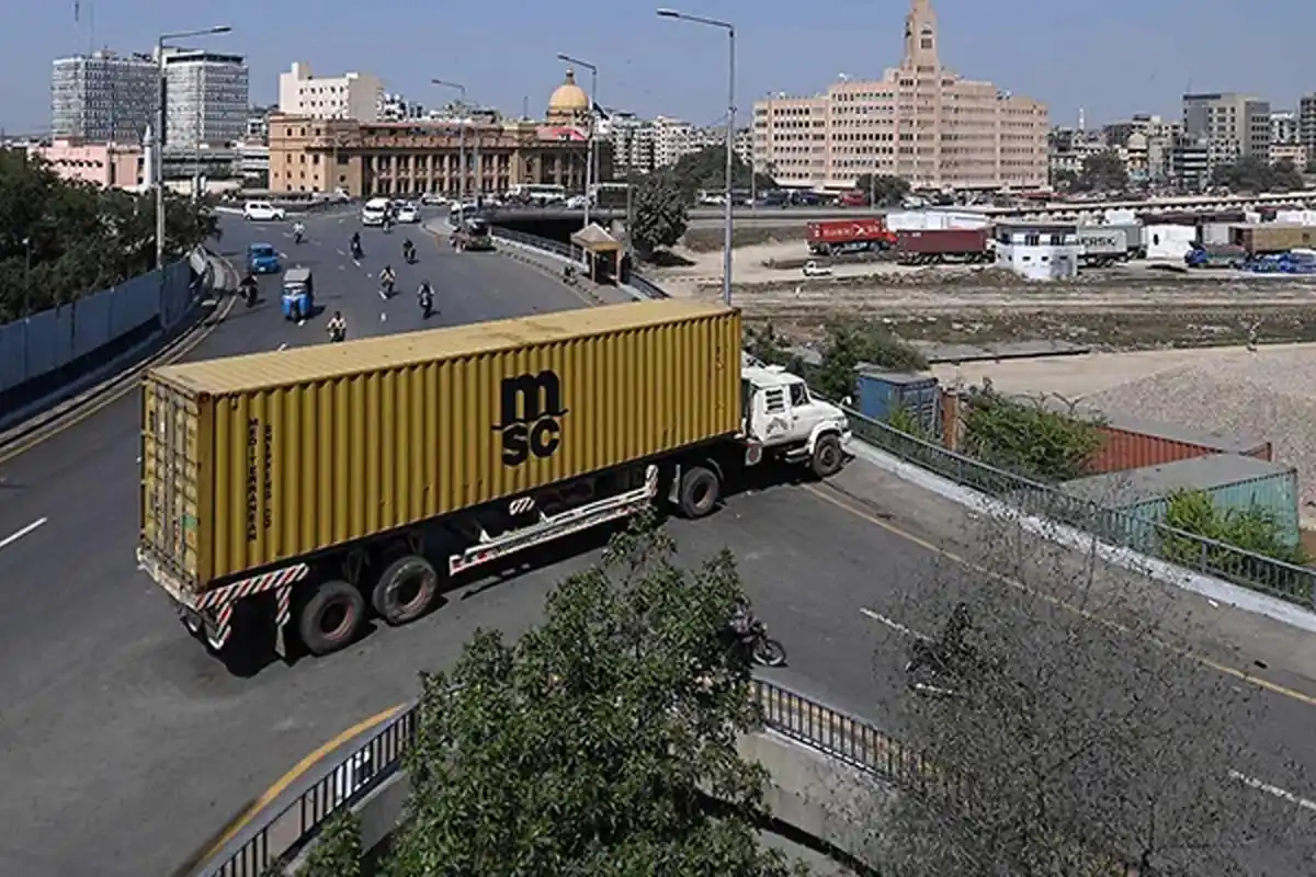 Major Roads in Karachi Closed for Third Day Amid Security Alert