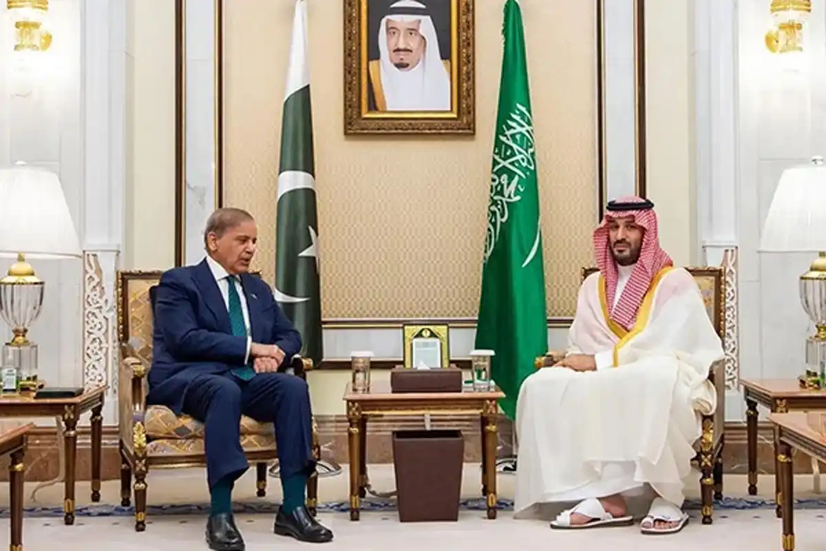 PM Shehbaz Sharif Leaves for Saudi Arabia to Discuss Middle East Crisis with MBS