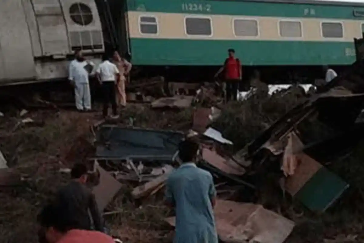 Shalimar Express Collides With Freight Train at Lakha Road Railway Station, Several Injured