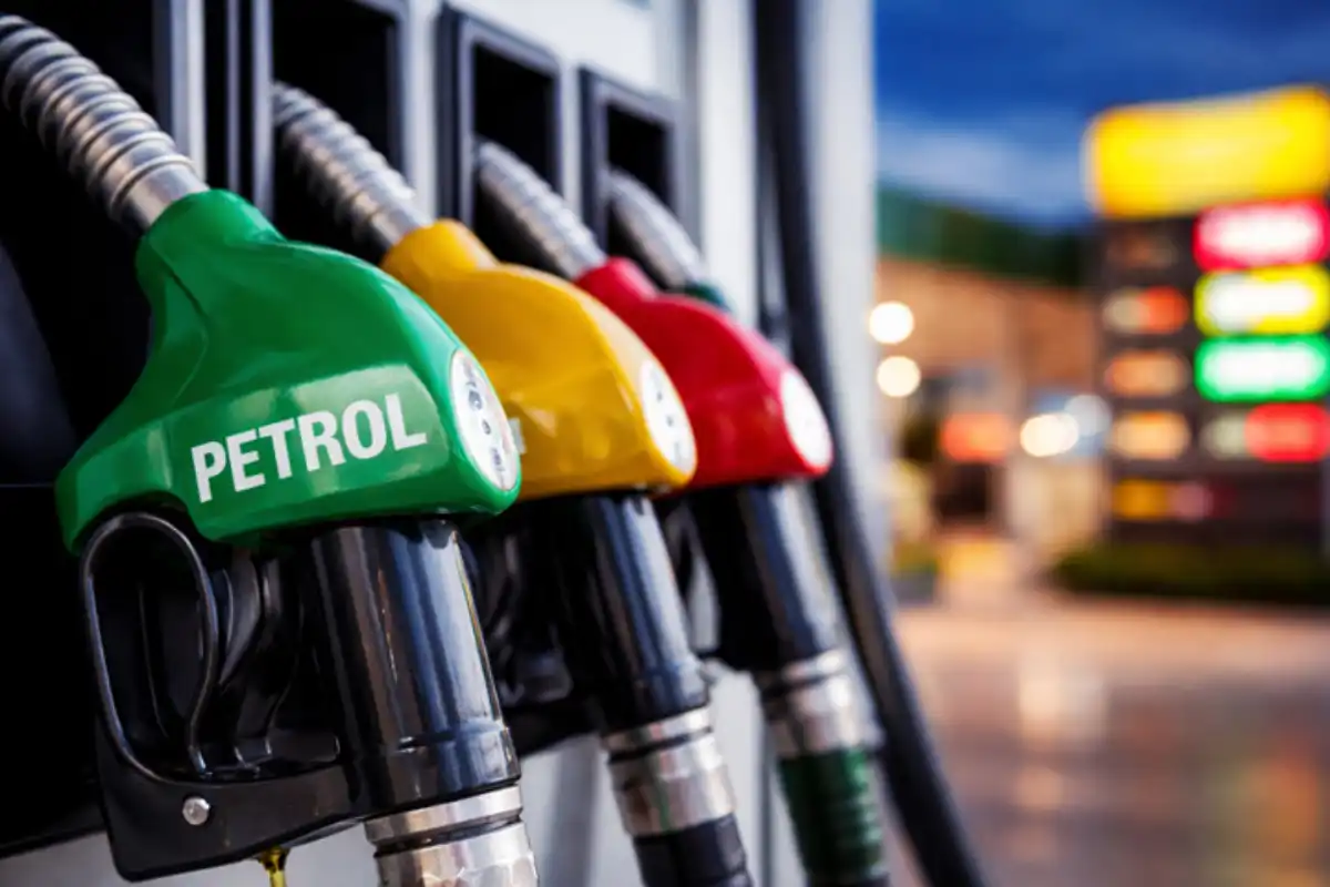 Govt Plans Low-Cost Petrol Scheme for Motorcycles and Rickshaws