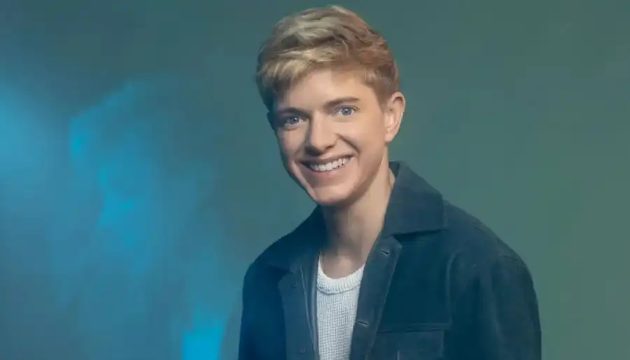 Who Is Mae Martin? Toronto Comedian to Make History as First Non-Binary Host of JUNO Awards 2026