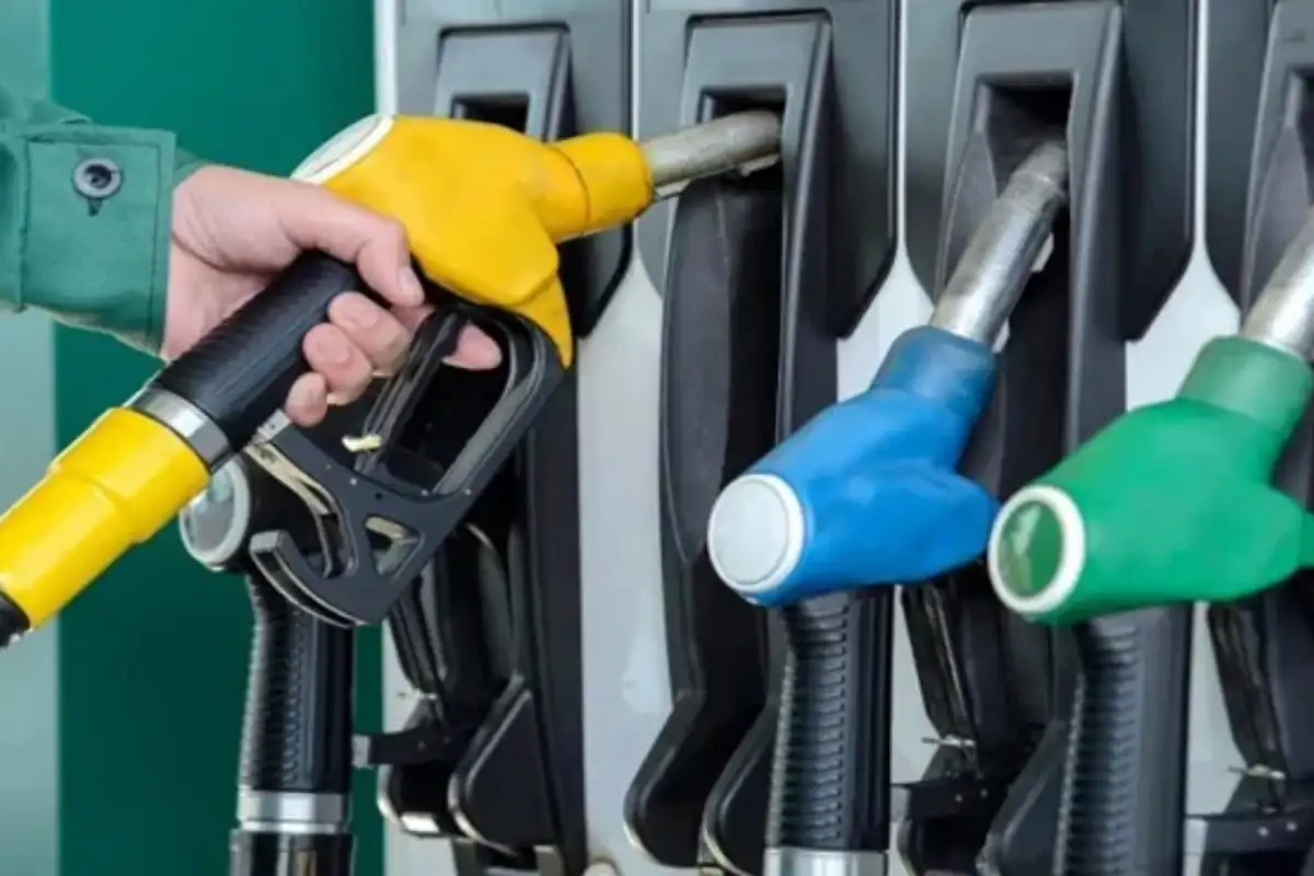 Petrol Prices in Pakistan Likely to Rise as Oil Jumps After US-Iran Talks Fail
