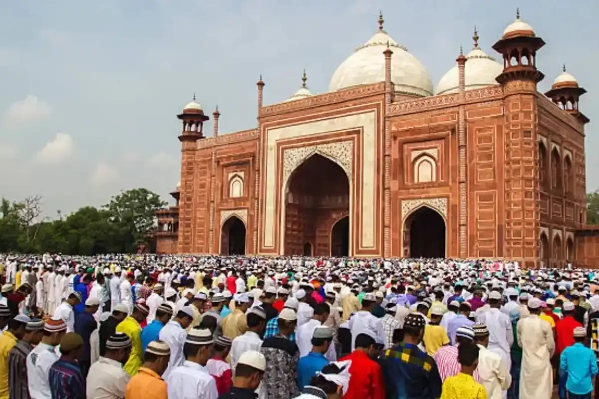 Pakistan celebrates Eid-ul-Fitr with prayers for unity, peace amid Mideast conflict