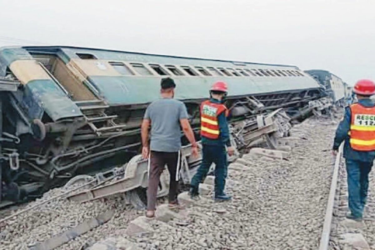 Shalimar Express Coaches Derail in Sanghar, Leaves 4 Injured