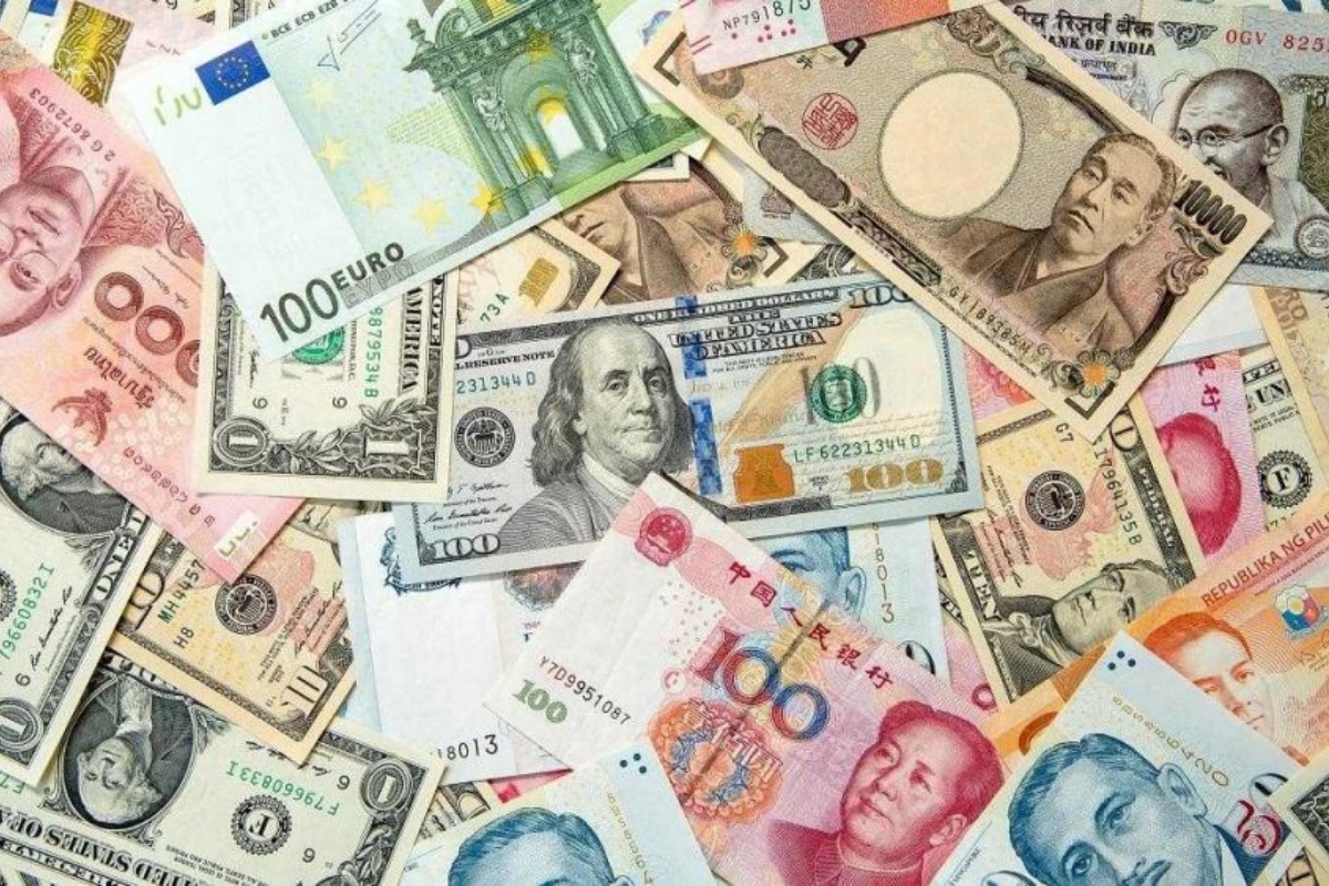 Pakistan Plans Currency Deals to Reduce Dollar Dependence