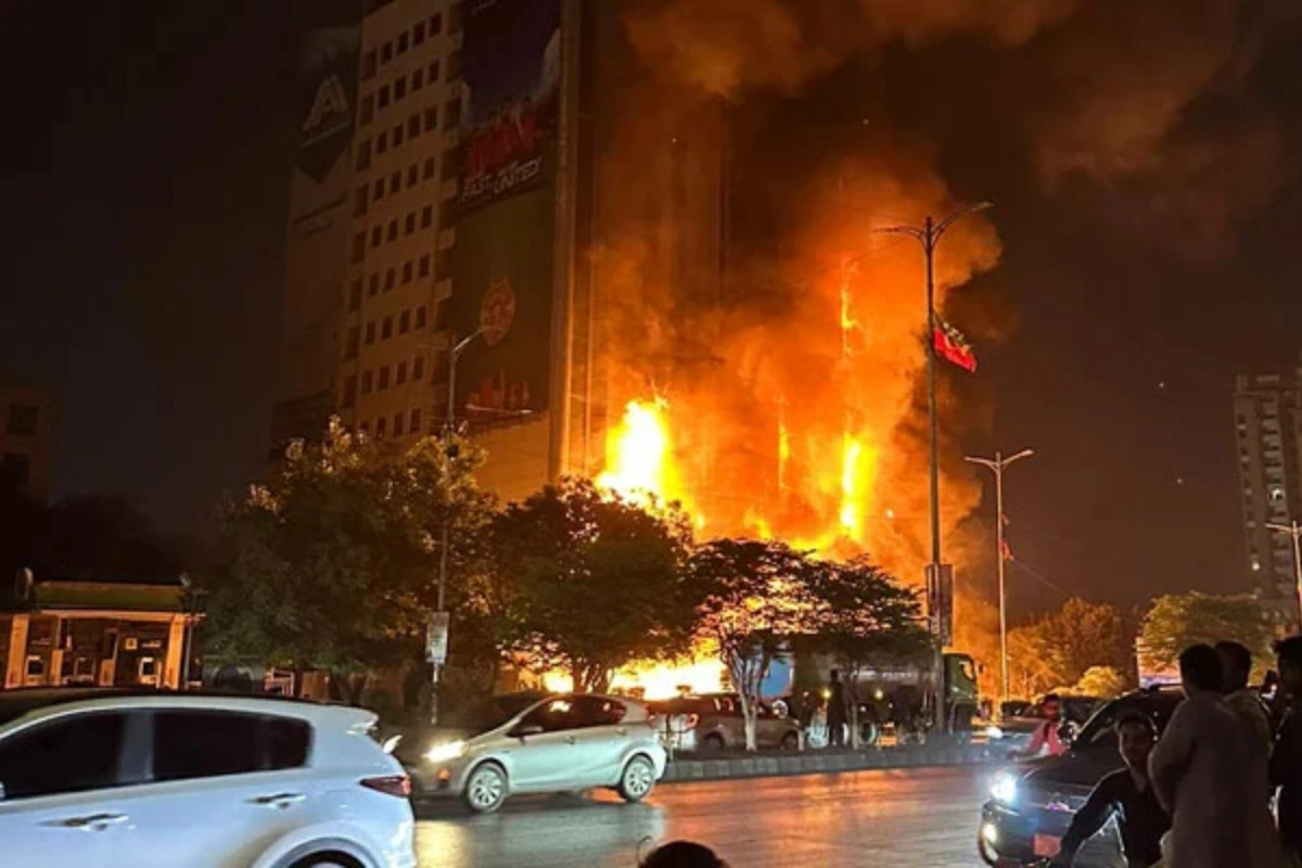 Fire Breaks Out Near Orangi Town Karachi