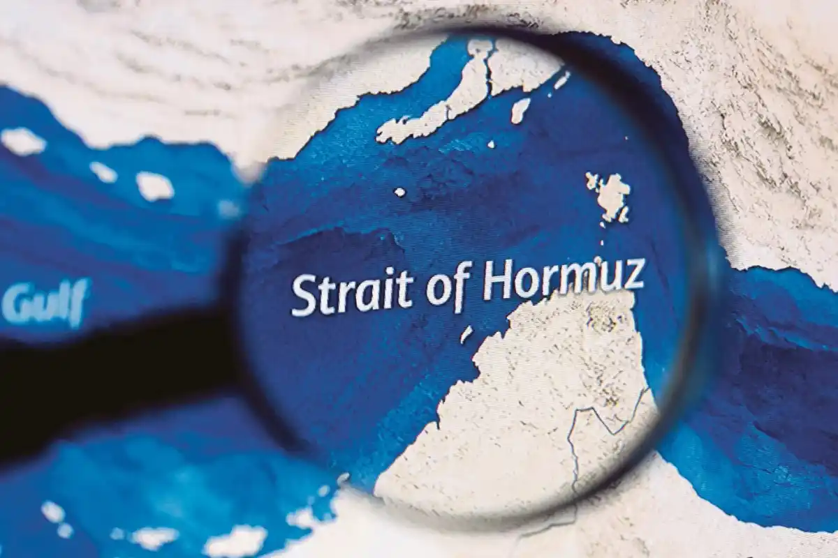 Oman and Iran Hold Talks to Ensure Smooth Passage Through Strait of Hormuz